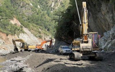  बाढीपहिरोले क्षतिग्रस्त बीपी राजमार्गमा यातायात सञ्चालनको तयारी 